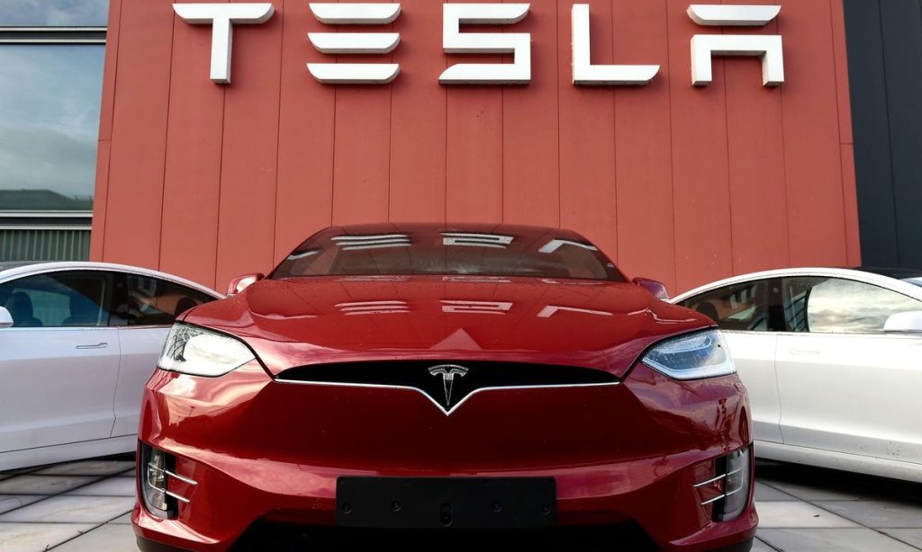 Resultados do 3T: Tesla registra vendas e lucro recordes.